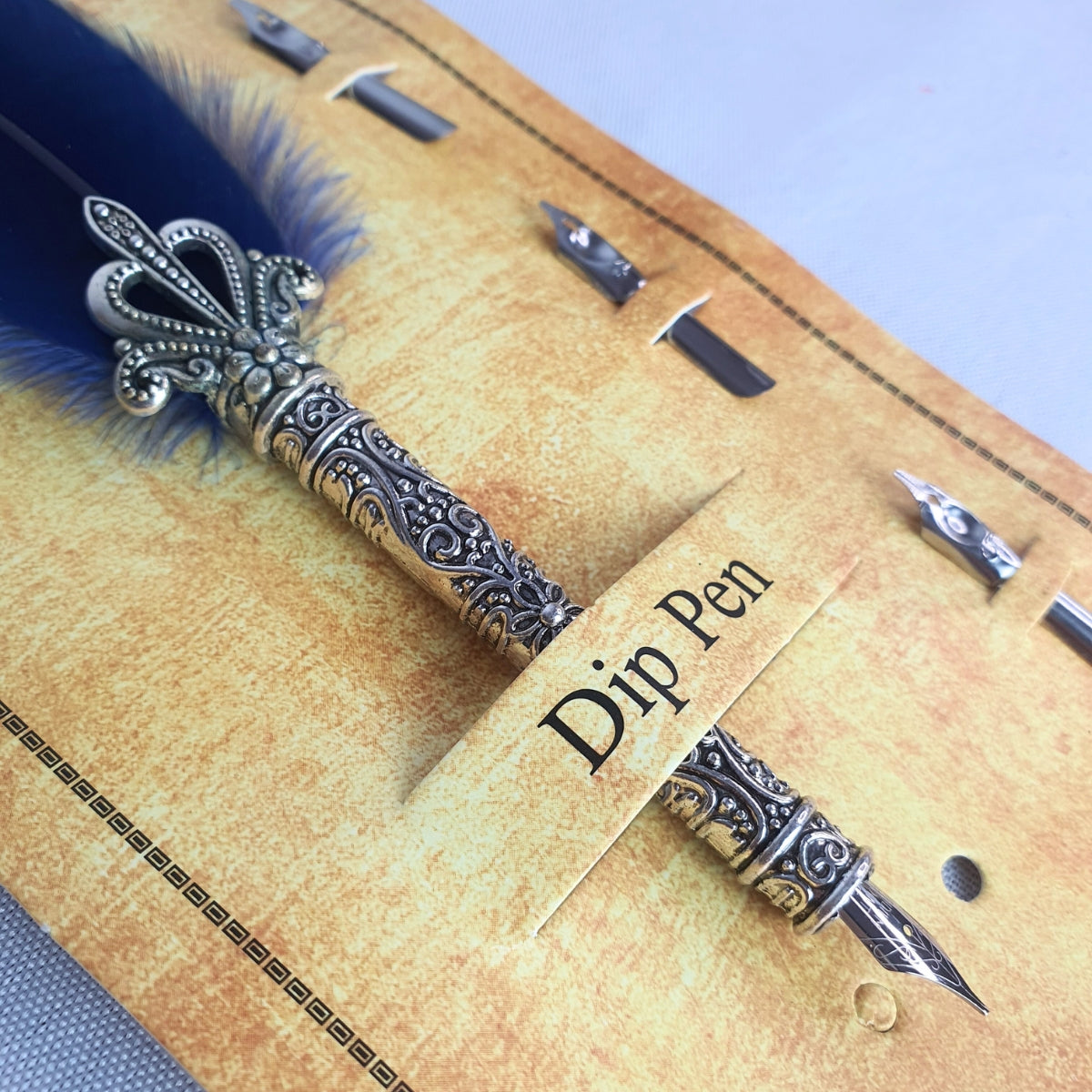 Caneta Tinteiro Simples Azul Com Ponta Dourada Caneta Tinteiro Simples Azul Com Ponta Dourada